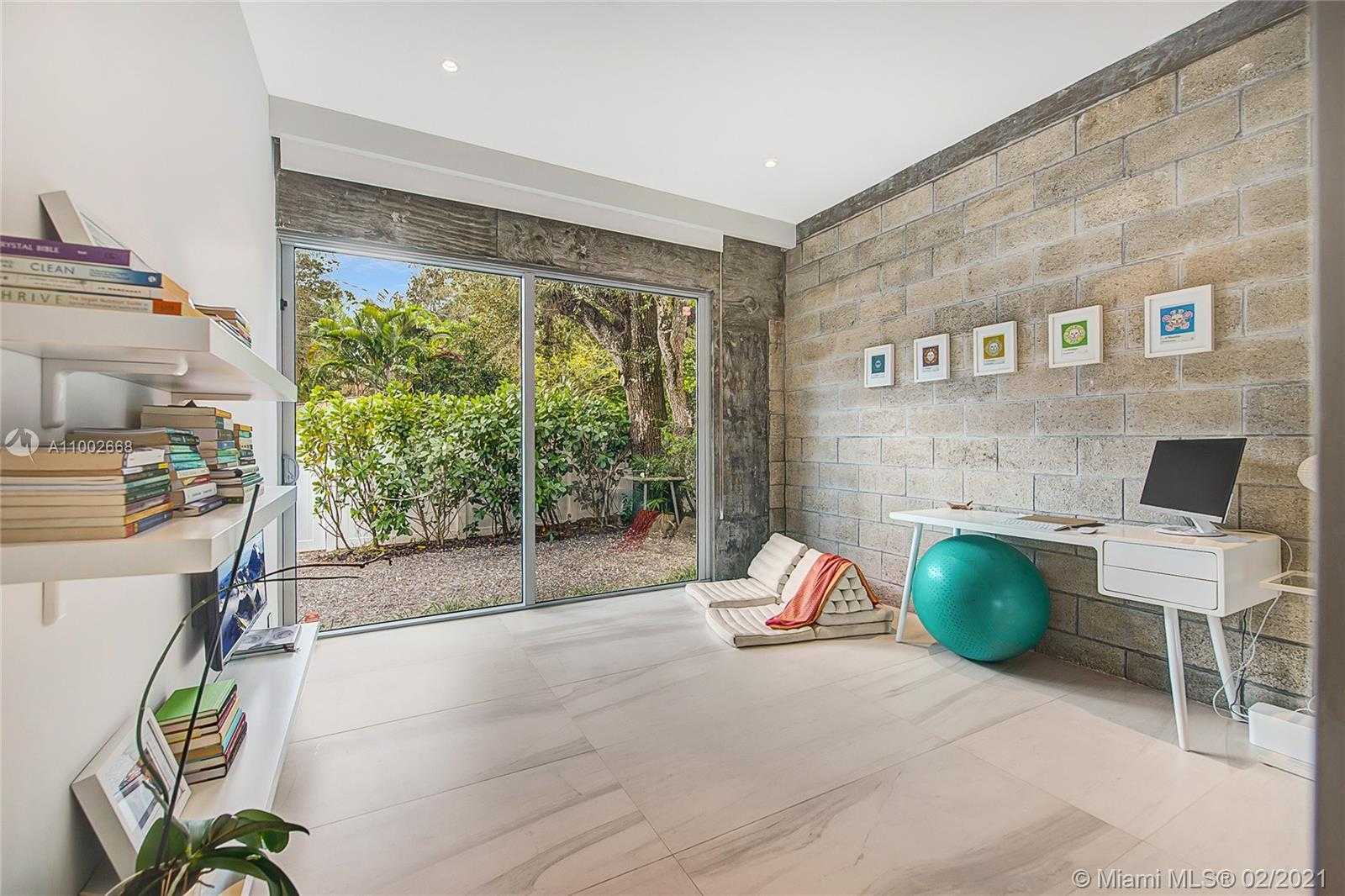 Small Image of 4135 CRAWFORD AVE, Miami Number 15