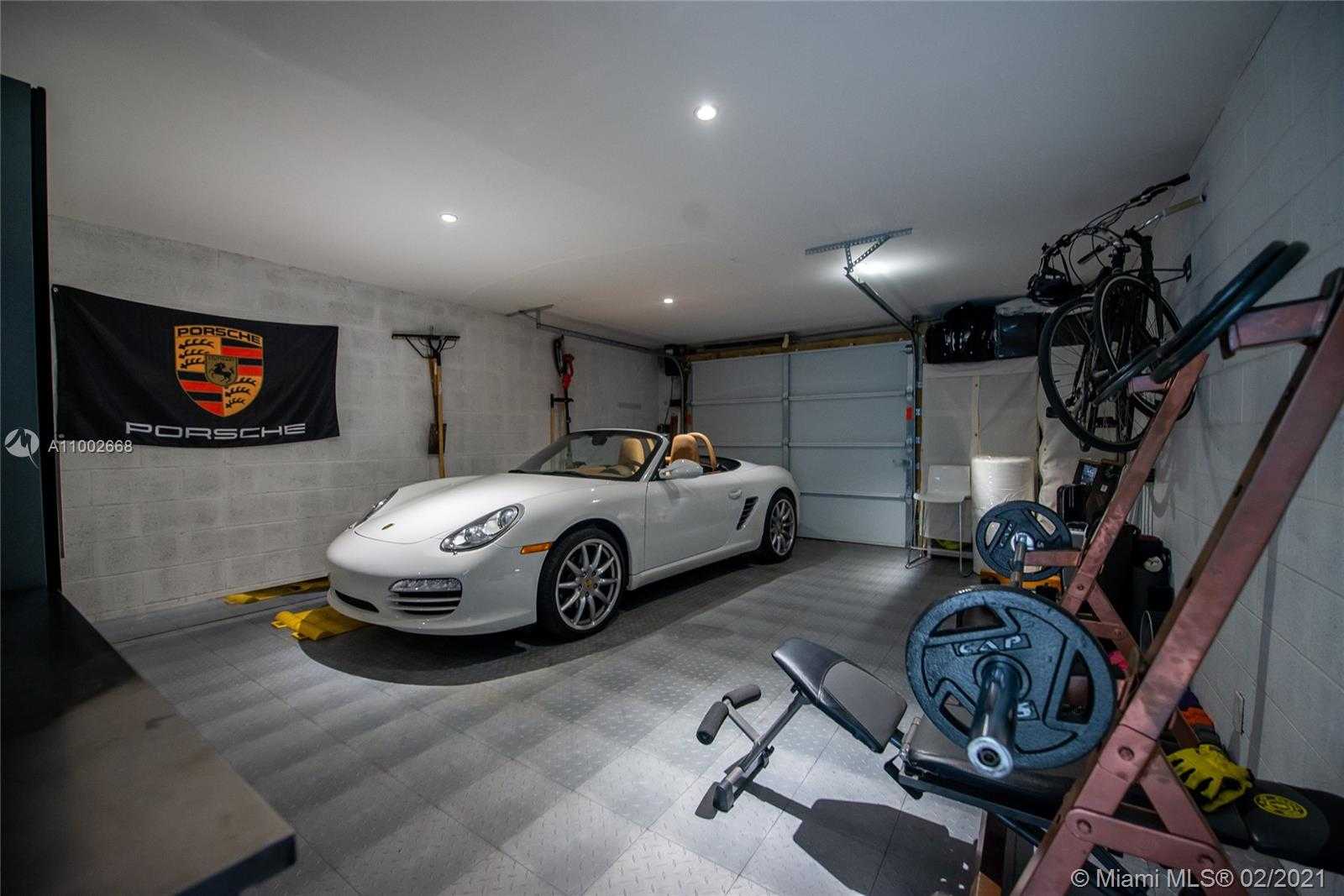 Small Image of 4135 CRAWFORD AVE, Miami Number 21