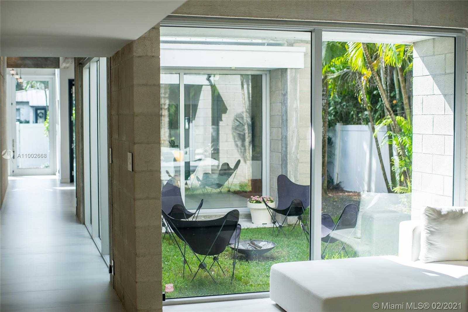 Small Image of 4135 CRAWFORD AVE, Miami Number 4