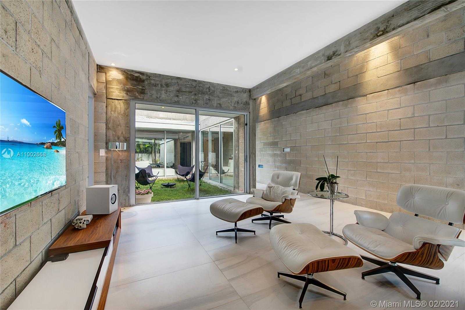 Small Image of 4135 CRAWFORD AVE, Miami Number 5