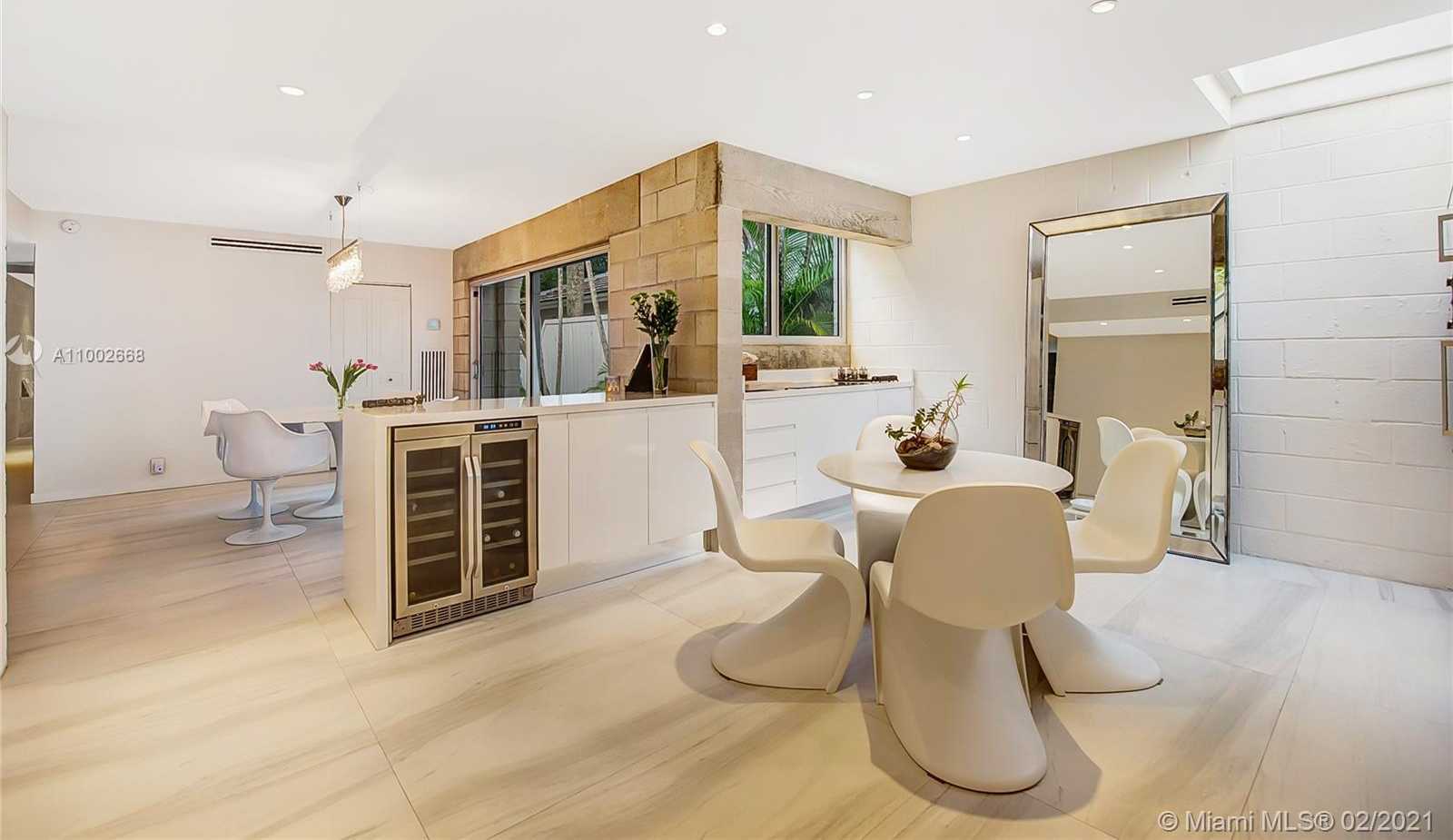 Small Image of 4135 CRAWFORD AVE, Miami Number 9