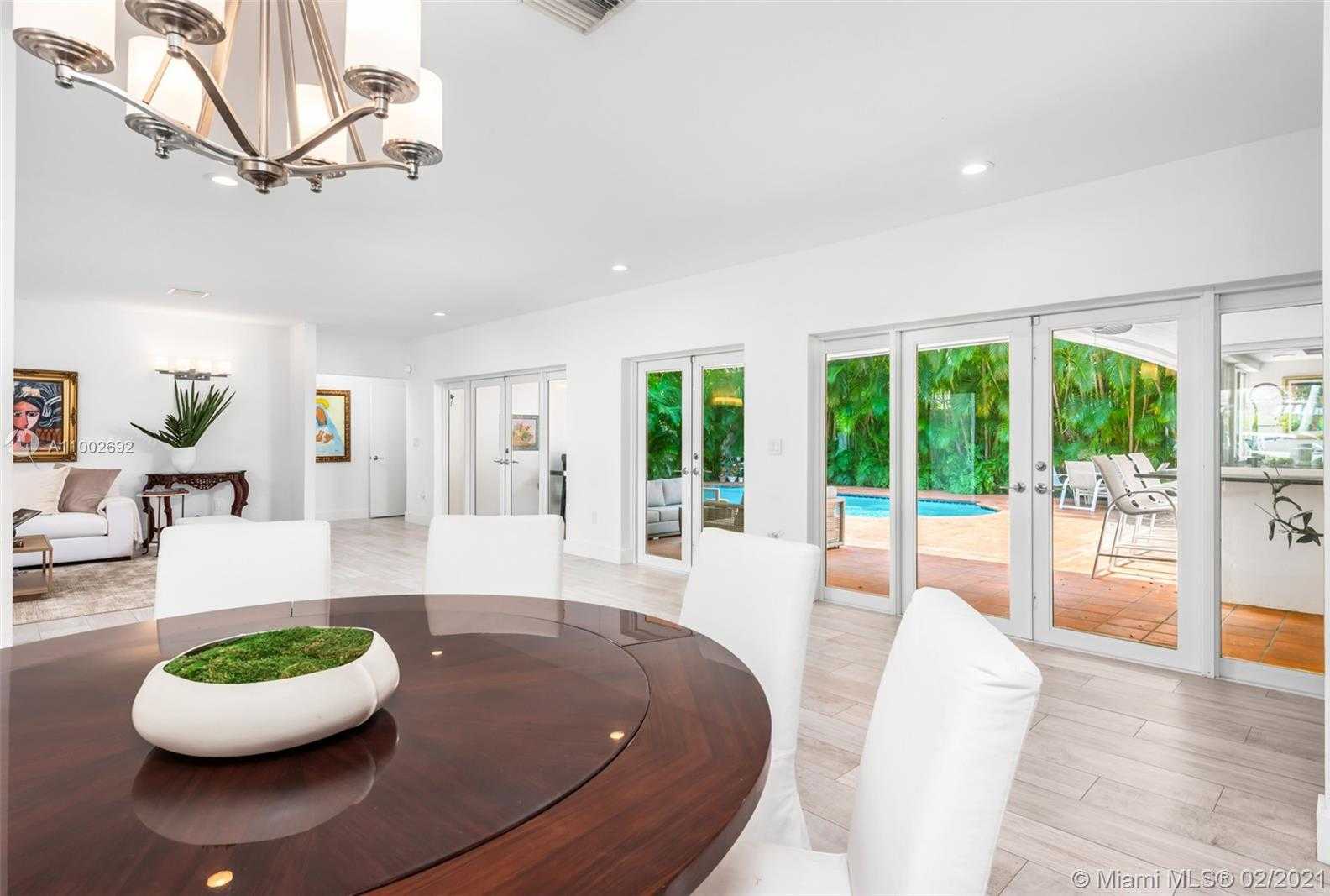 Small Image of 3500 EAST GLENCOE ST, Miami Number 4