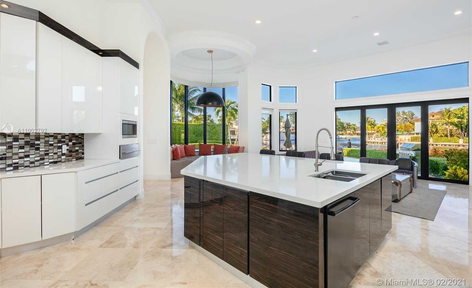 Small Image of 318 HOLIDAY DR, Hallandale Beach Number 10