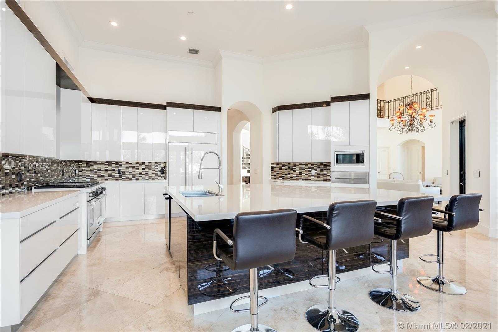 Small Image of 318 HOLIDAY DR, Hallandale Beach Number 11