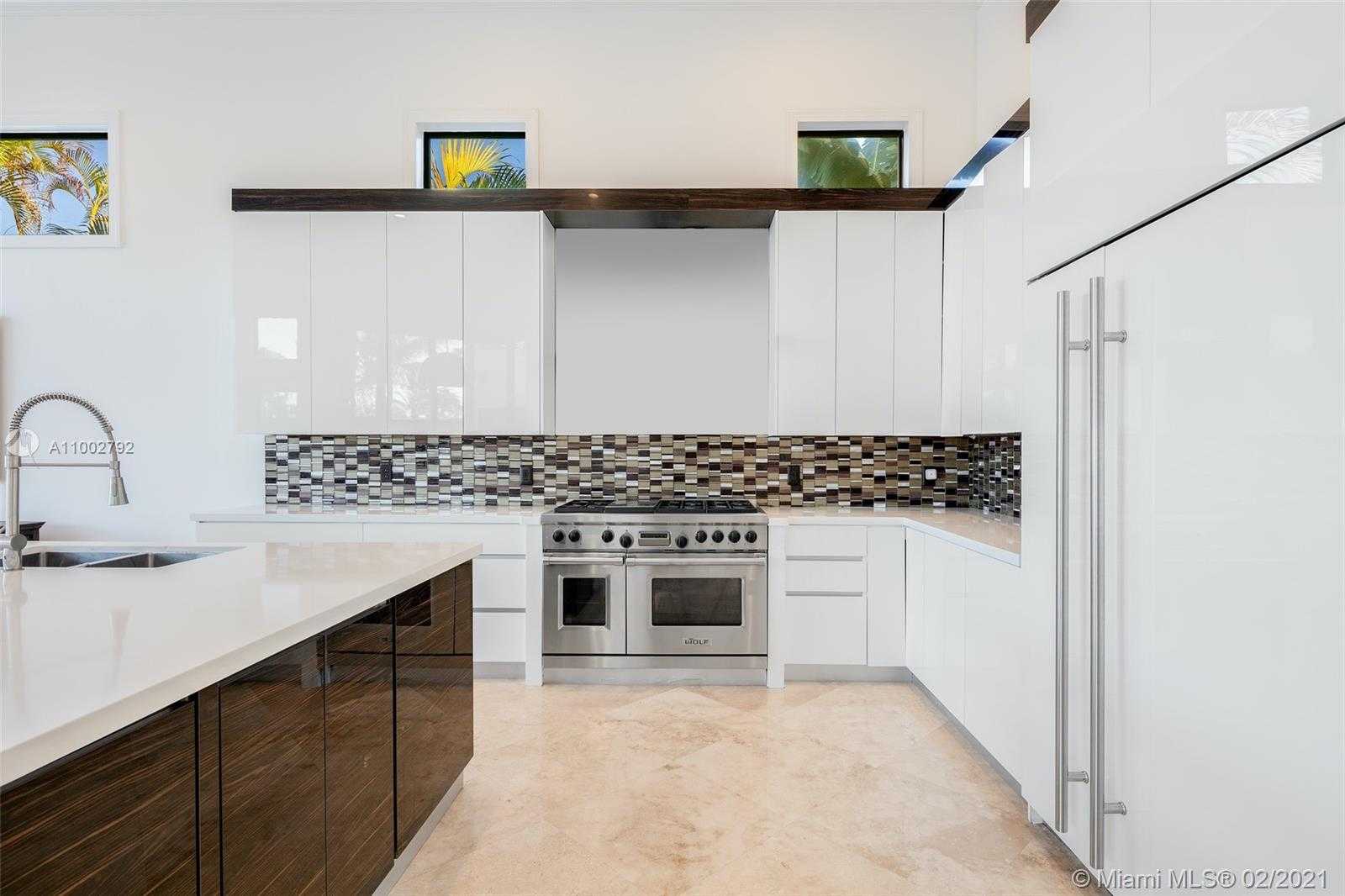 Small Image of 318 HOLIDAY DR, Hallandale Beach Number 12