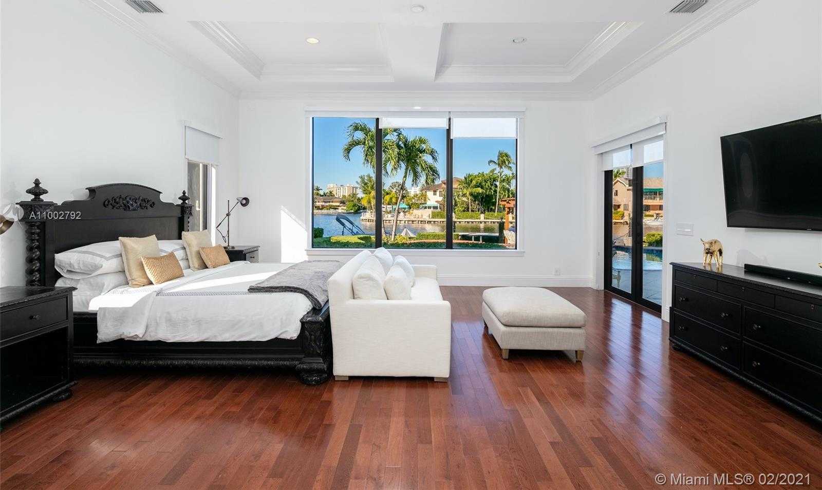 Small Image of 318 HOLIDAY DR, Hallandale Beach Number 15