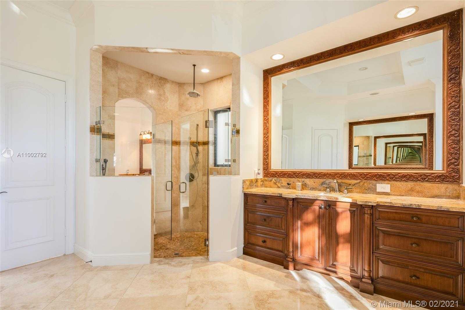 Small Image of 318 HOLIDAY DR, Hallandale Beach Number 16