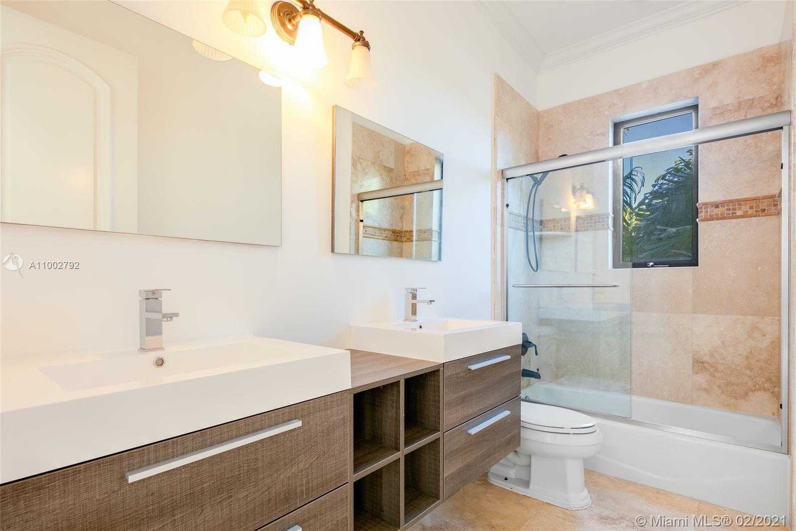 Small Image of 318 HOLIDAY DR, Hallandale Beach Number 19