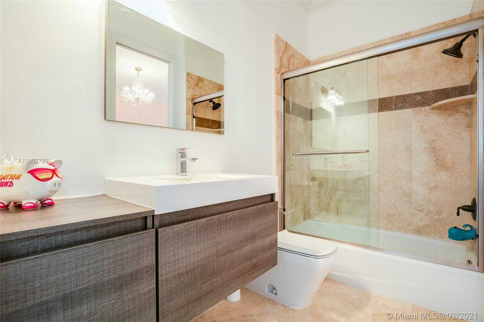 Small Image of 318 HOLIDAY DR, Hallandale Beach Number 20