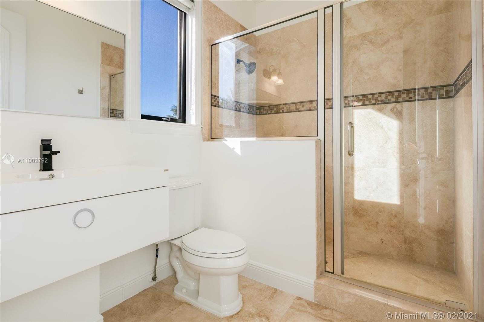 Small Image of 318 HOLIDAY DR, Hallandale Beach Number 21