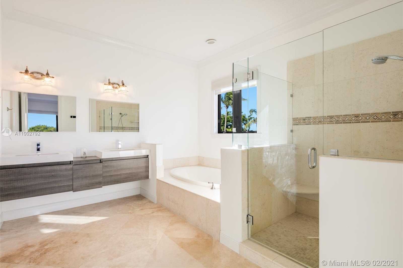 Small Image of 318 HOLIDAY DR, Hallandale Beach Number 22