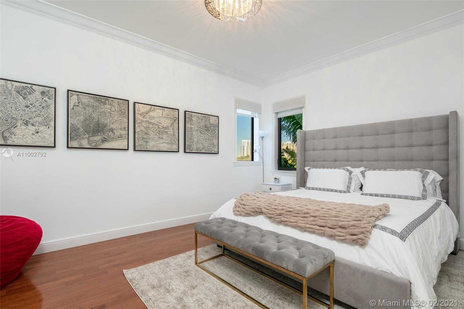 Small Image of 318 HOLIDAY DR, Hallandale Beach Number 23
