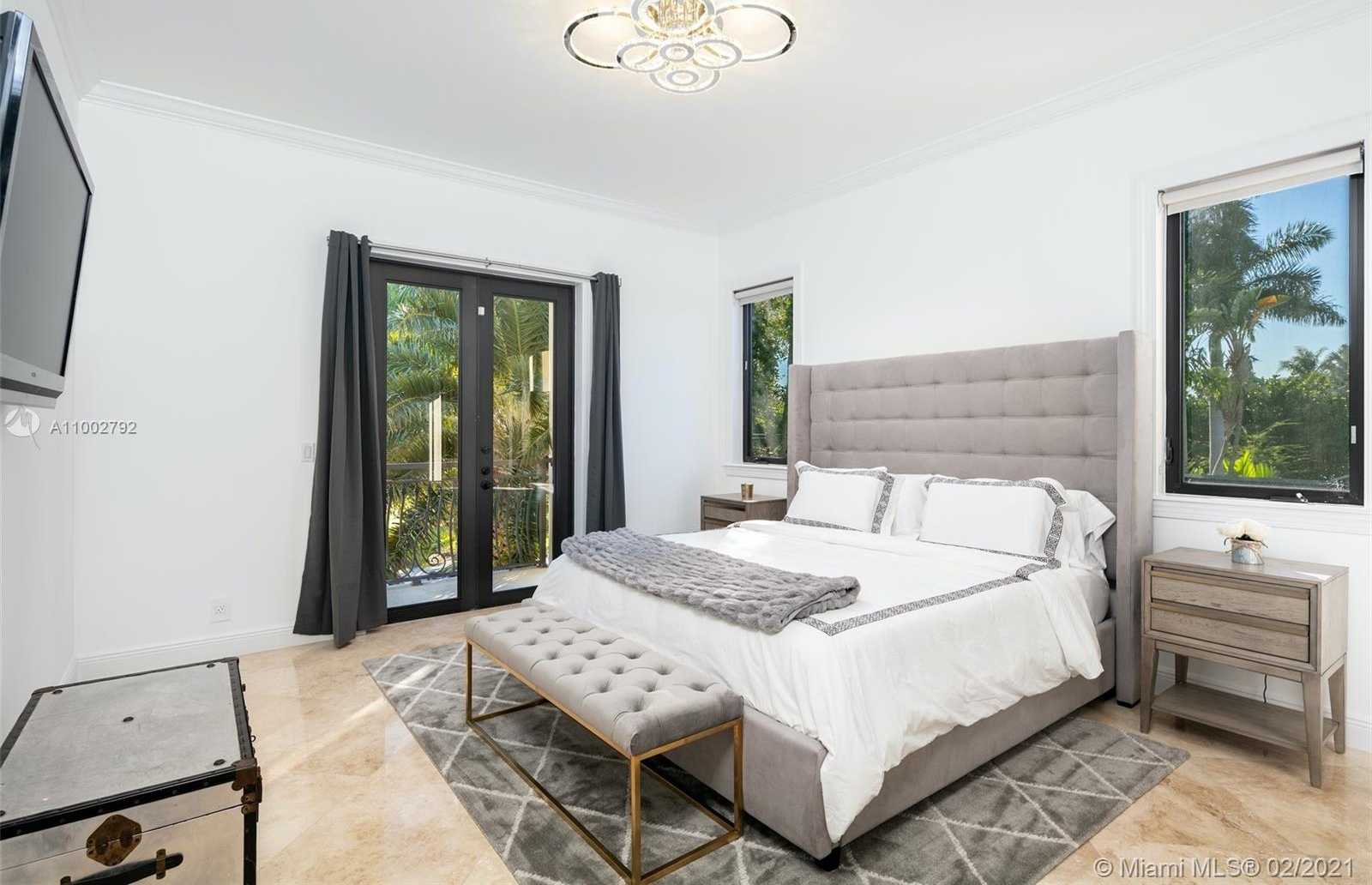 Small Image of 318 HOLIDAY DR, Hallandale Beach Number 24