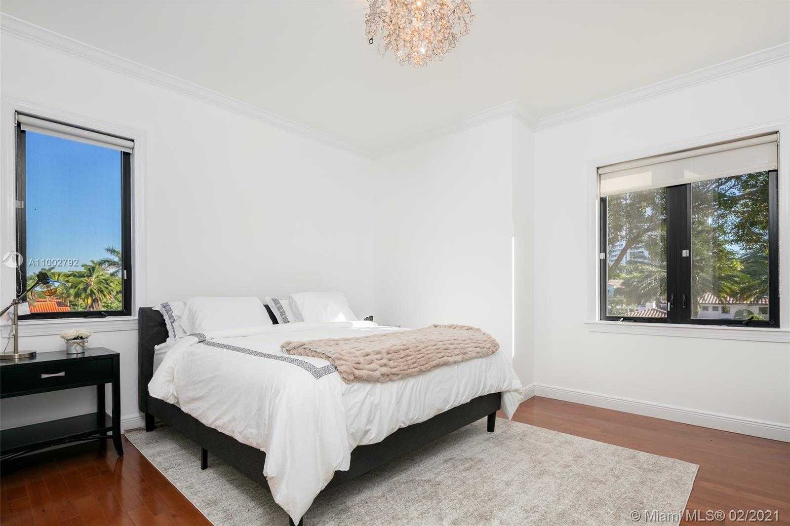 Small Image of 318 HOLIDAY DR, Hallandale Beach Number 26