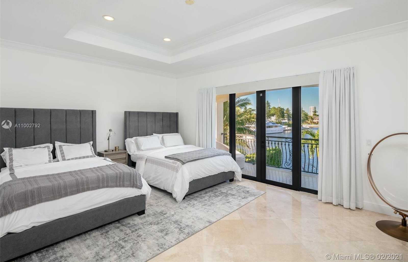 Small Image of 318 HOLIDAY DR, Hallandale Beach Number 27
