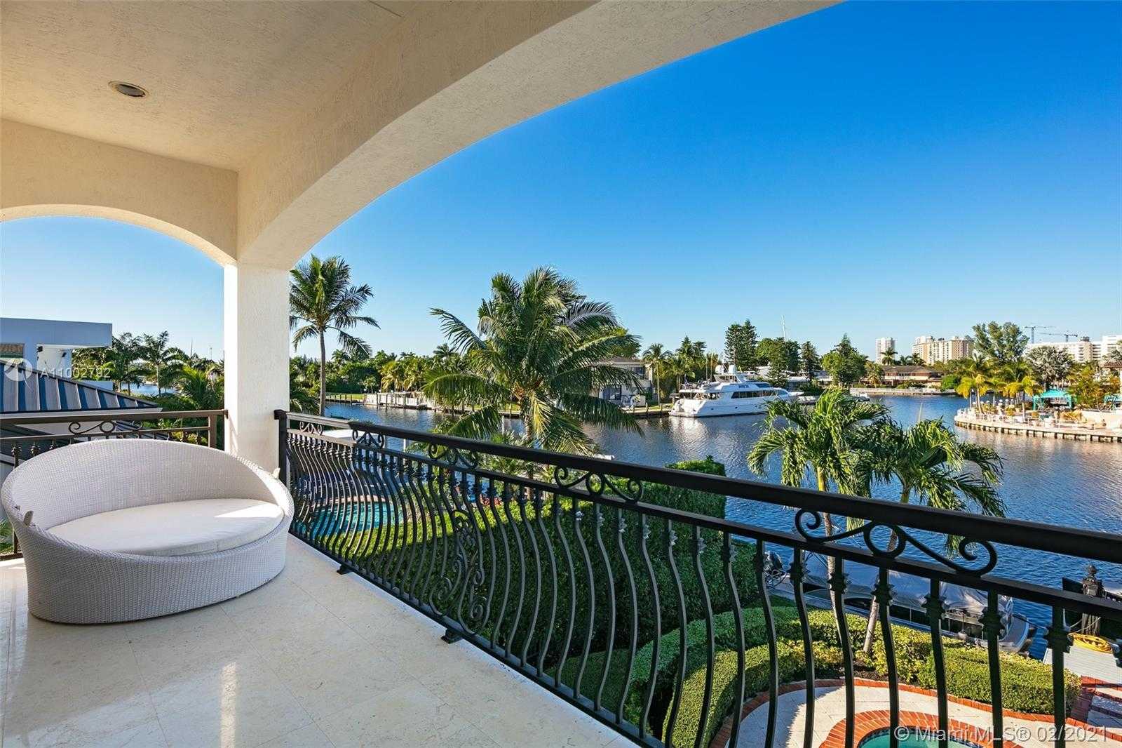 Small Image of 318 HOLIDAY DR, Hallandale Beach Number 29