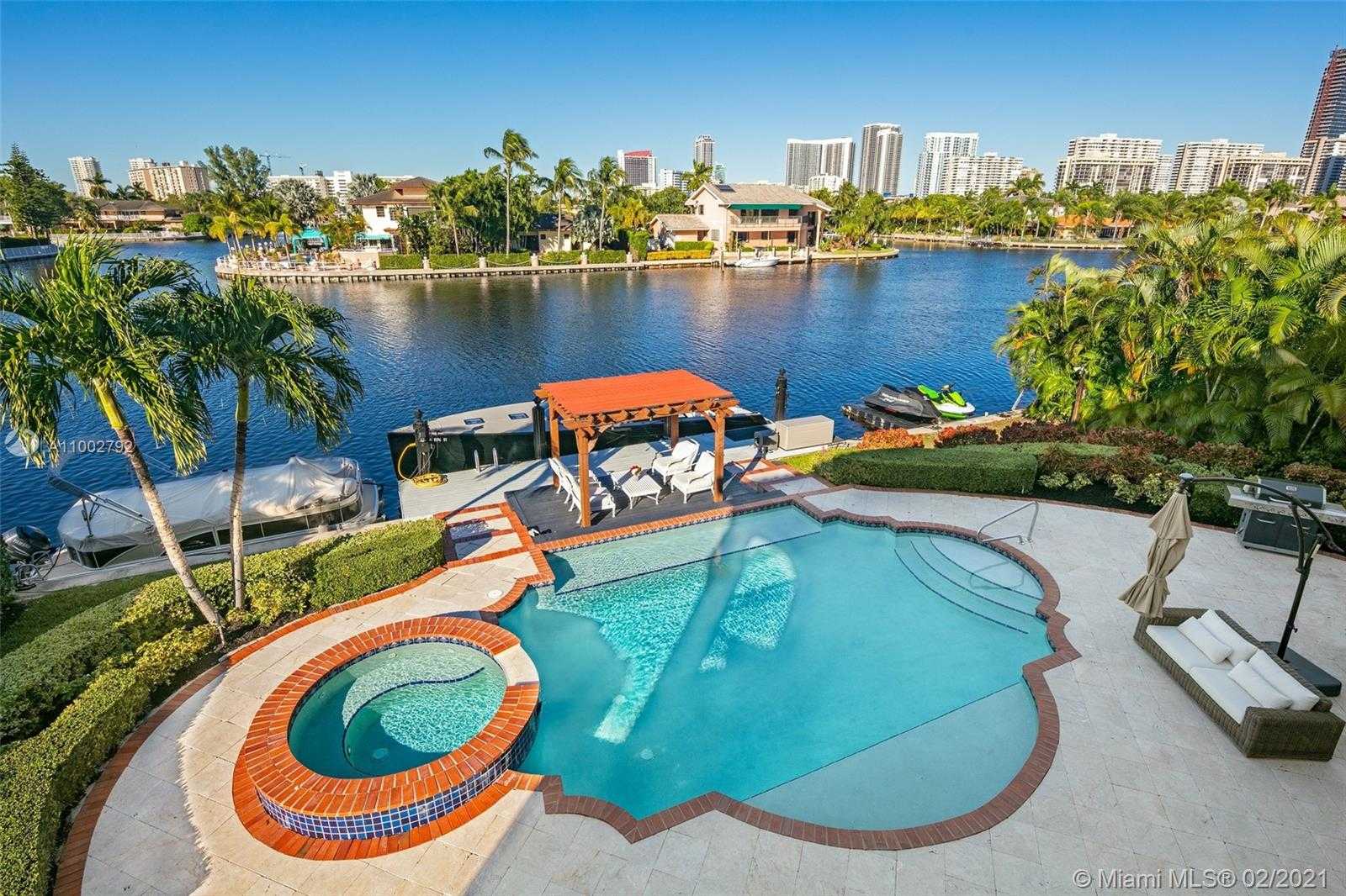 Small Image of 318 HOLIDAY DR, Hallandale Beach Number 30