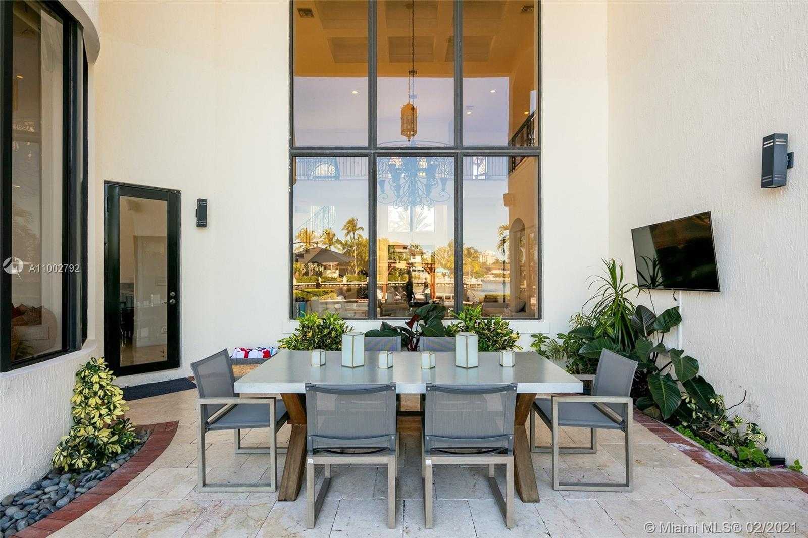Small Image of 318 HOLIDAY DR, Hallandale Beach Number 31