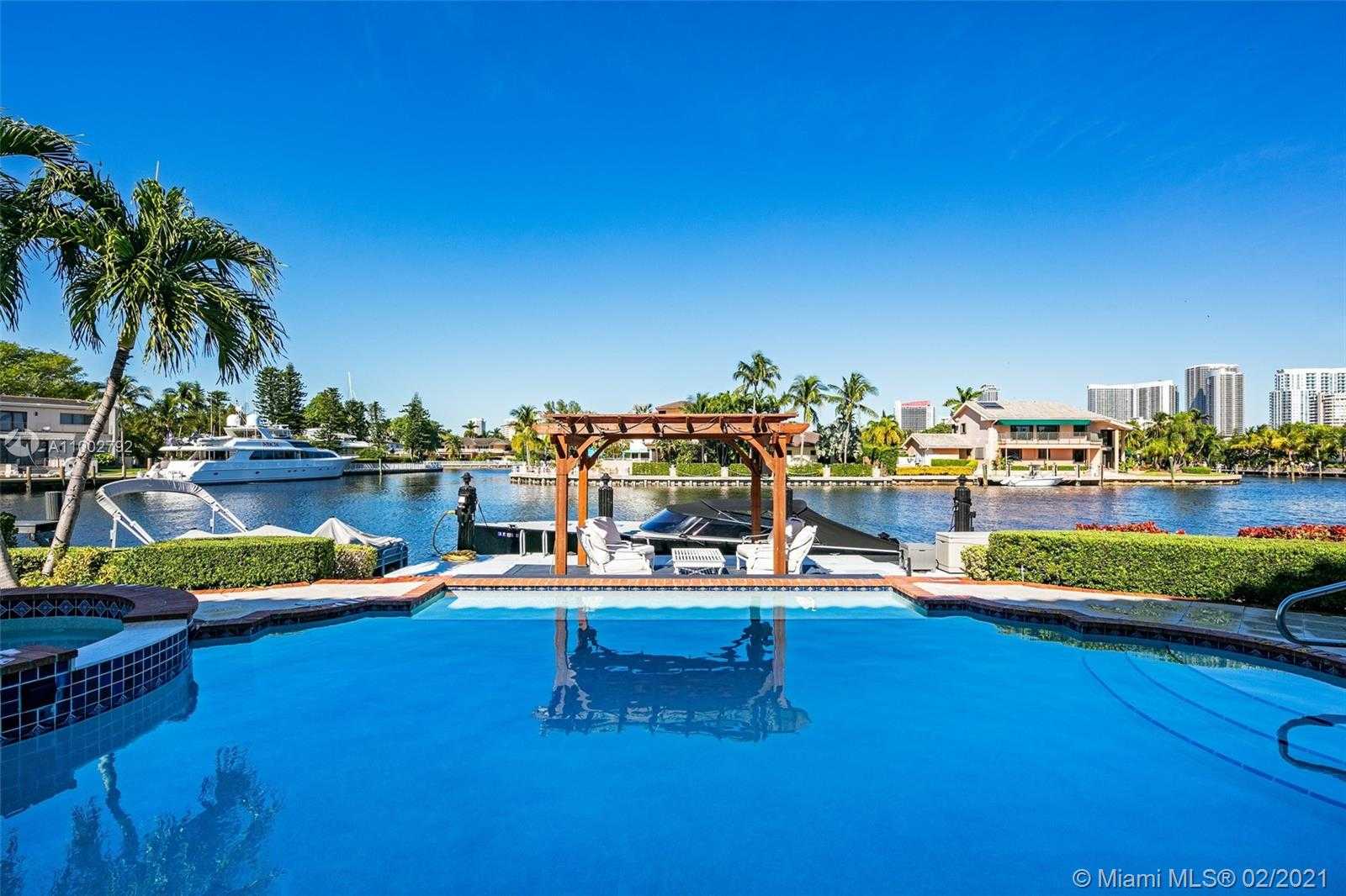 Small Image of 318 HOLIDAY DR, Hallandale Beach Number 32