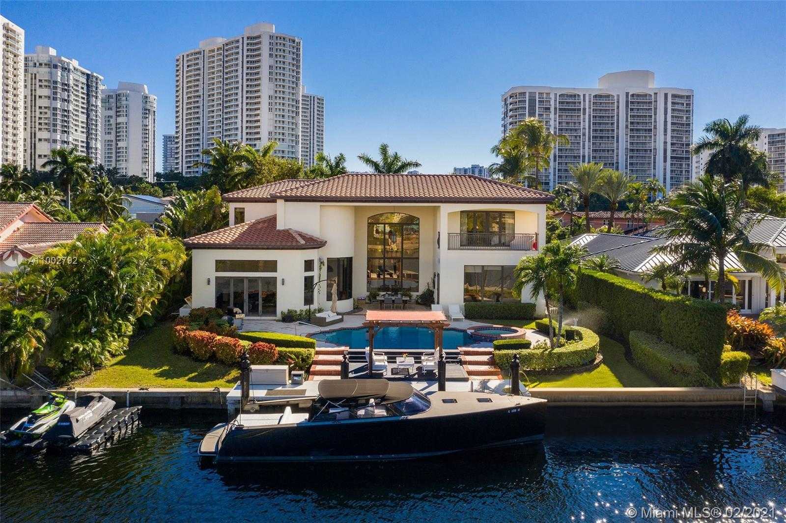 Small Image of 318 HOLIDAY DR, Hallandale Beach Number 33