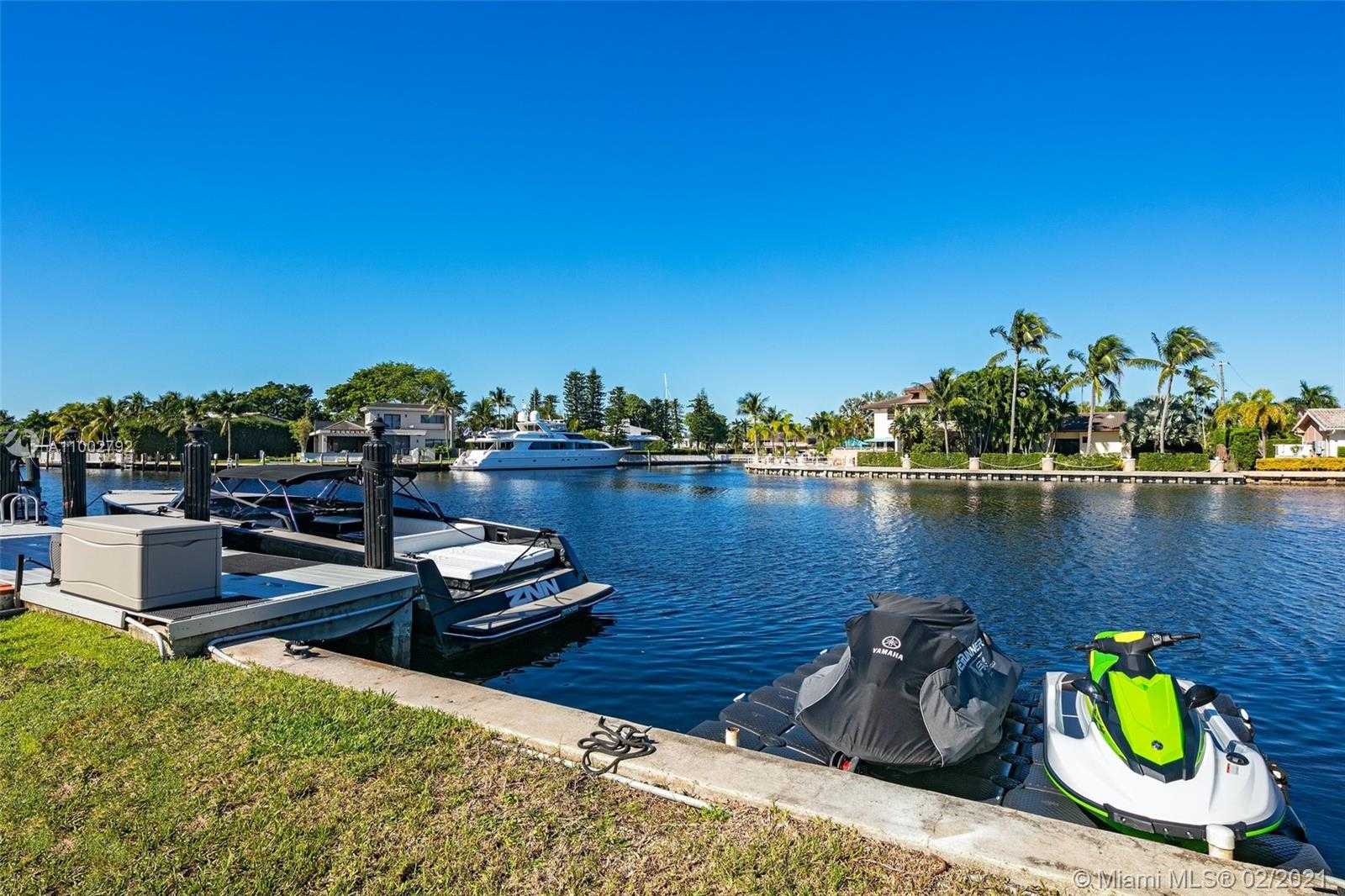 Small Image of 318 HOLIDAY DR, Hallandale Beach Number 37