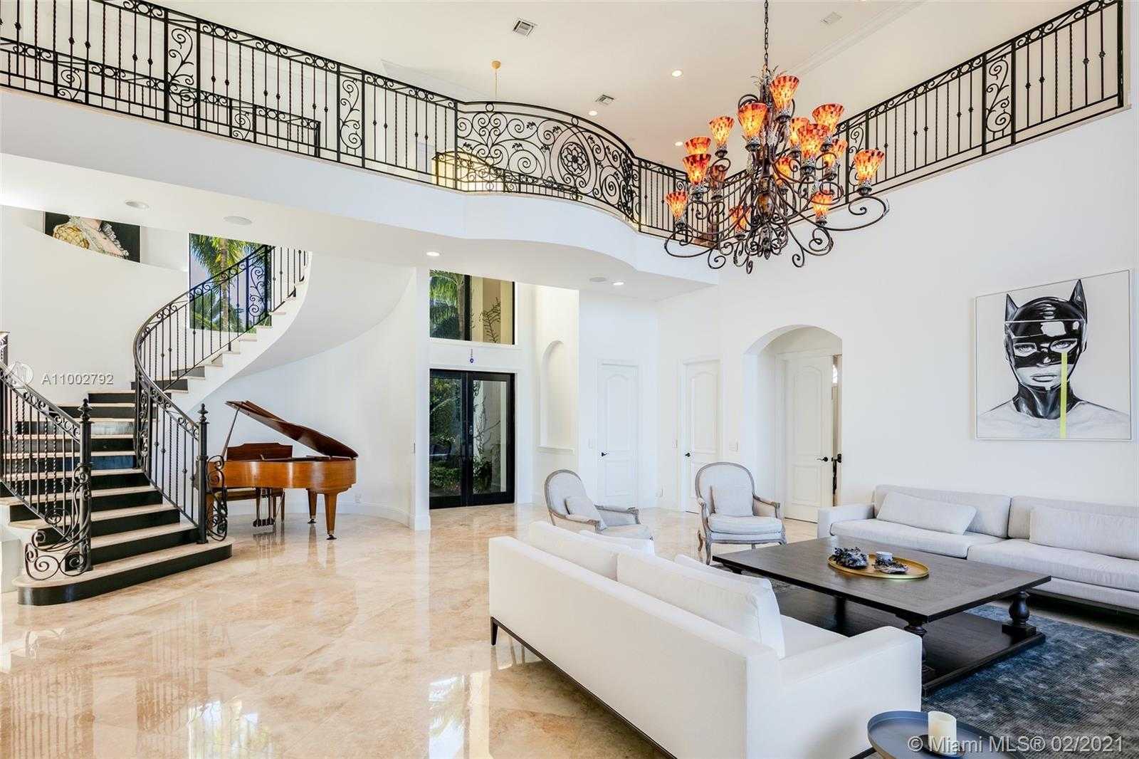 Small Image of 318 HOLIDAY DR, Hallandale Beach Number 4
