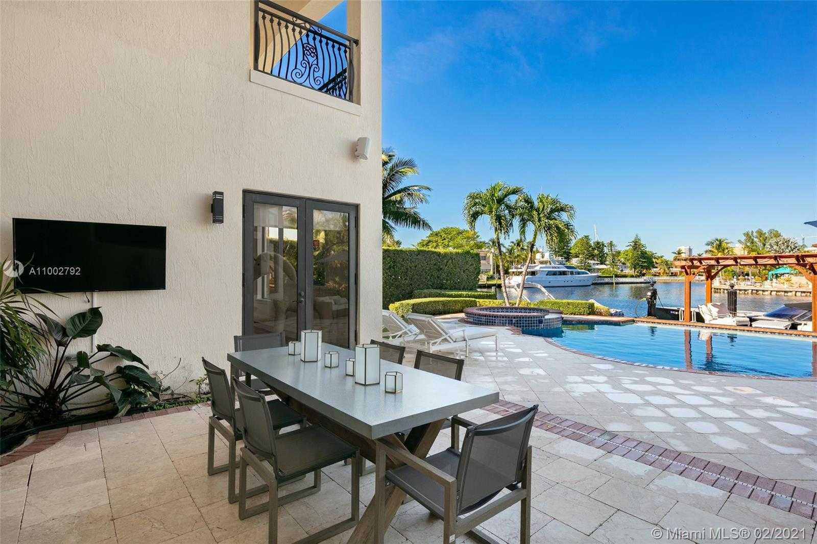 Small Image of 318 HOLIDAY DR, Hallandale Beach Number 40