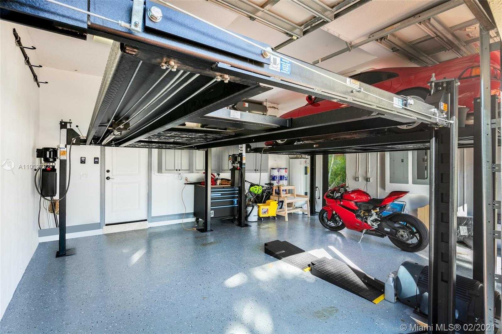Small Image of 318 HOLIDAY DR, Hallandale Beach Number 42