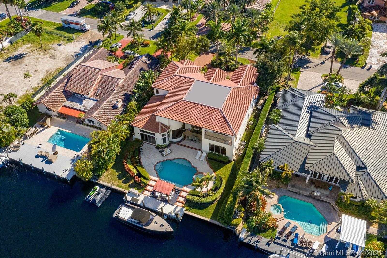 Small Image of 318 HOLIDAY DR, Hallandale Beach Number 44
