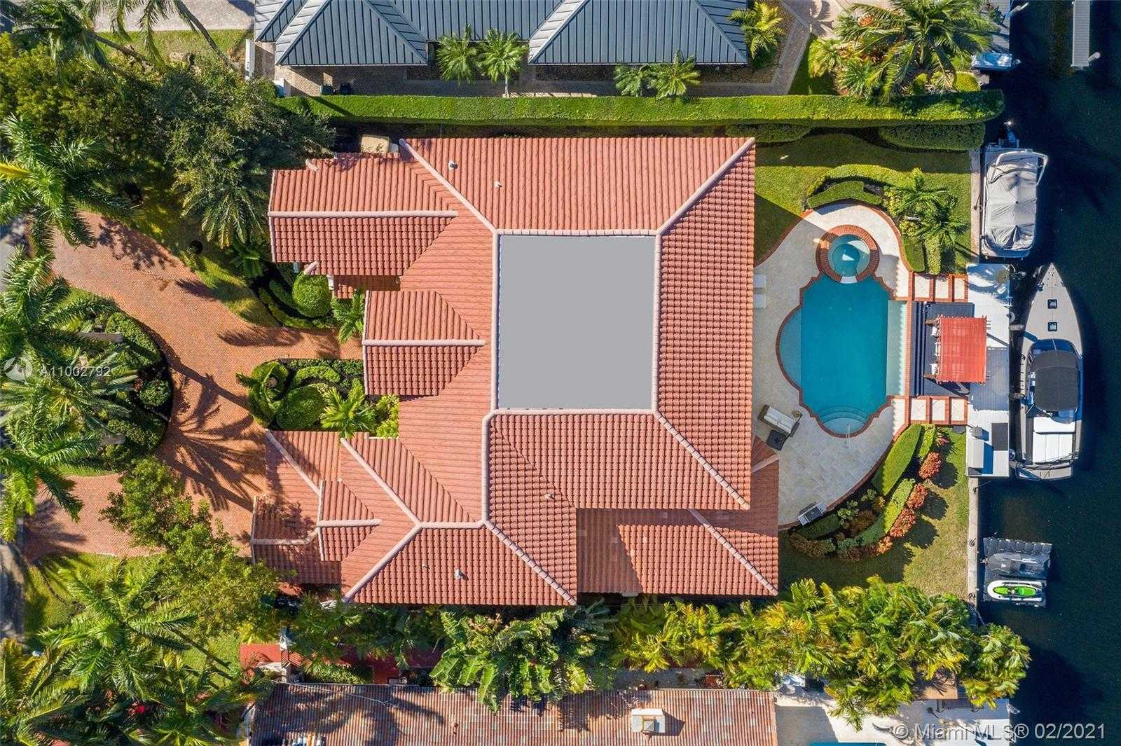 Small Image of 318 HOLIDAY DR, Hallandale Beach Number 46