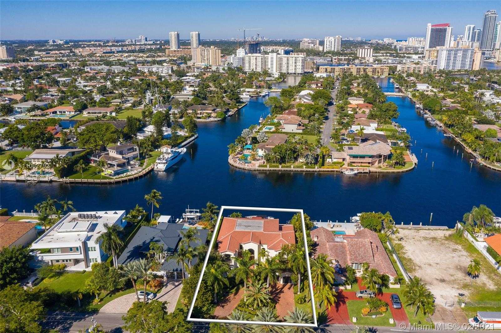 Small Image of 318 HOLIDAY DR, Hallandale Beach Number 47