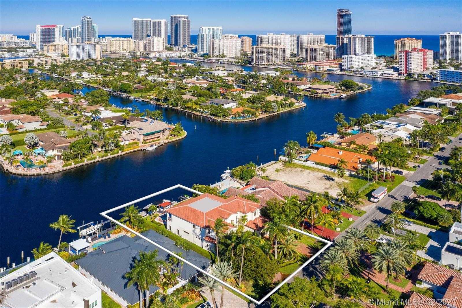 Small Image of 318 HOLIDAY DR, Hallandale Beach Number 48