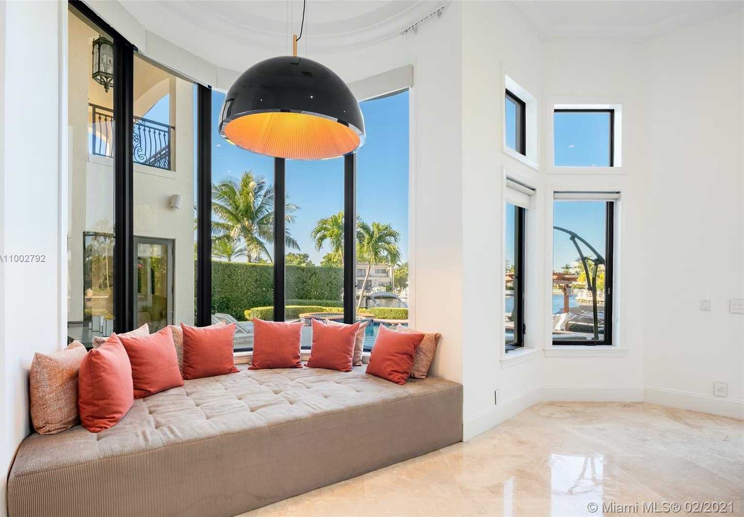 Small Image of 318 HOLIDAY DR, Hallandale Beach Number 8