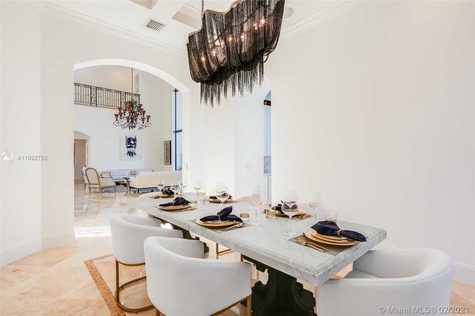 Small Image of 318 HOLIDAY DR, Hallandale Beach Number 9