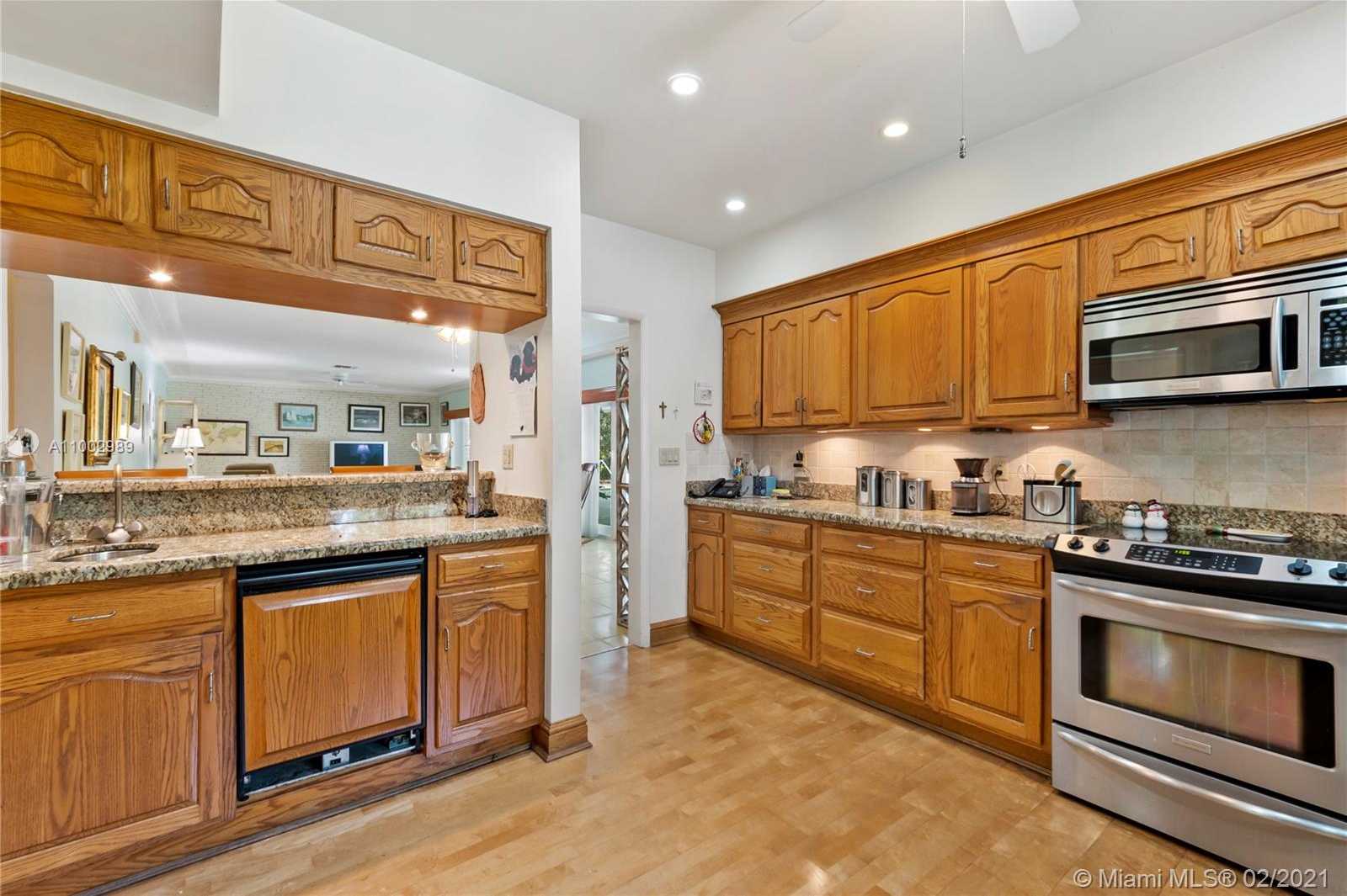 Small Image of 10800 OLD CUTLER RD, Coral Gables Number 10