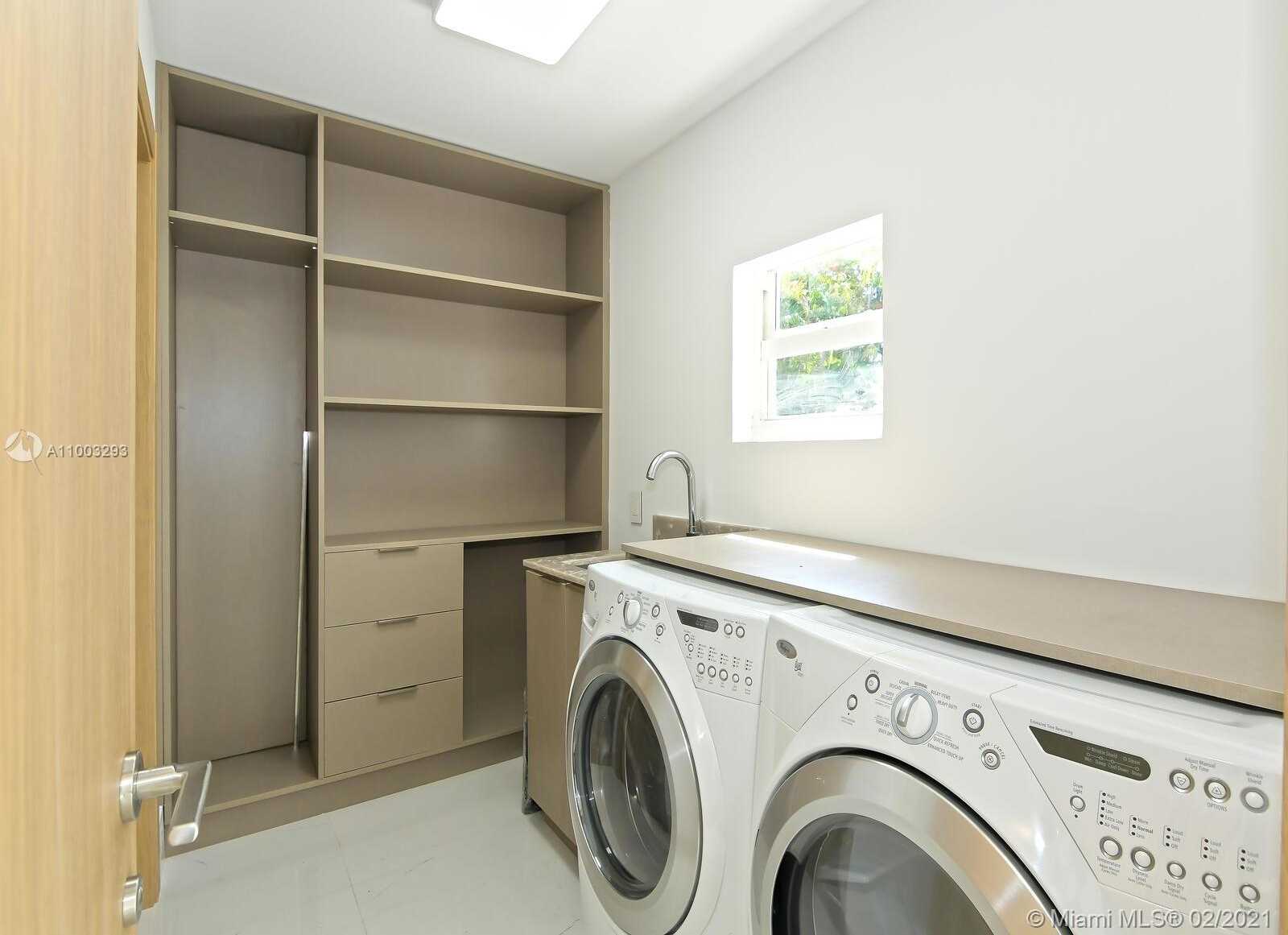 Small Image of 9457 NORTH WEST 54TH DORAL CIR LN, Doral Number 15