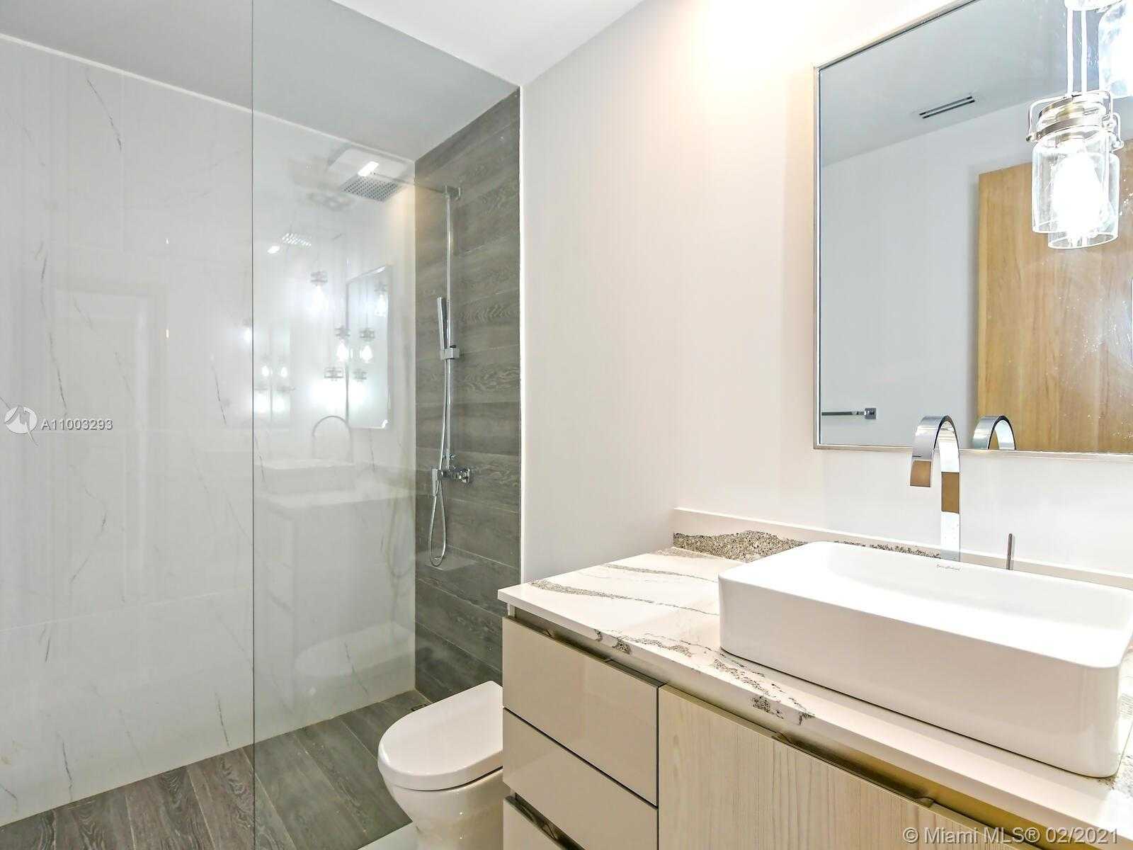 Small Image of 9457 NORTH WEST 54TH DORAL CIR LN, Doral Number 16