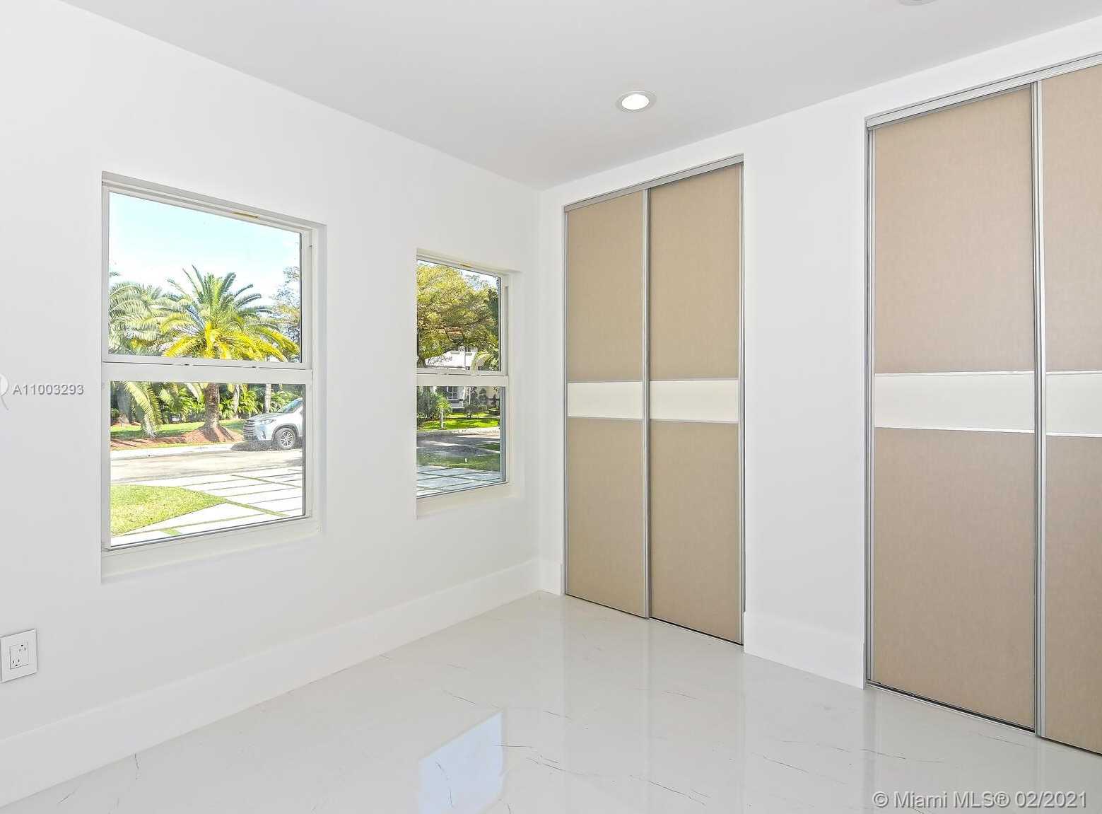 Small Image of 9457 NORTH WEST 54TH DORAL CIR LN, Doral Number 17