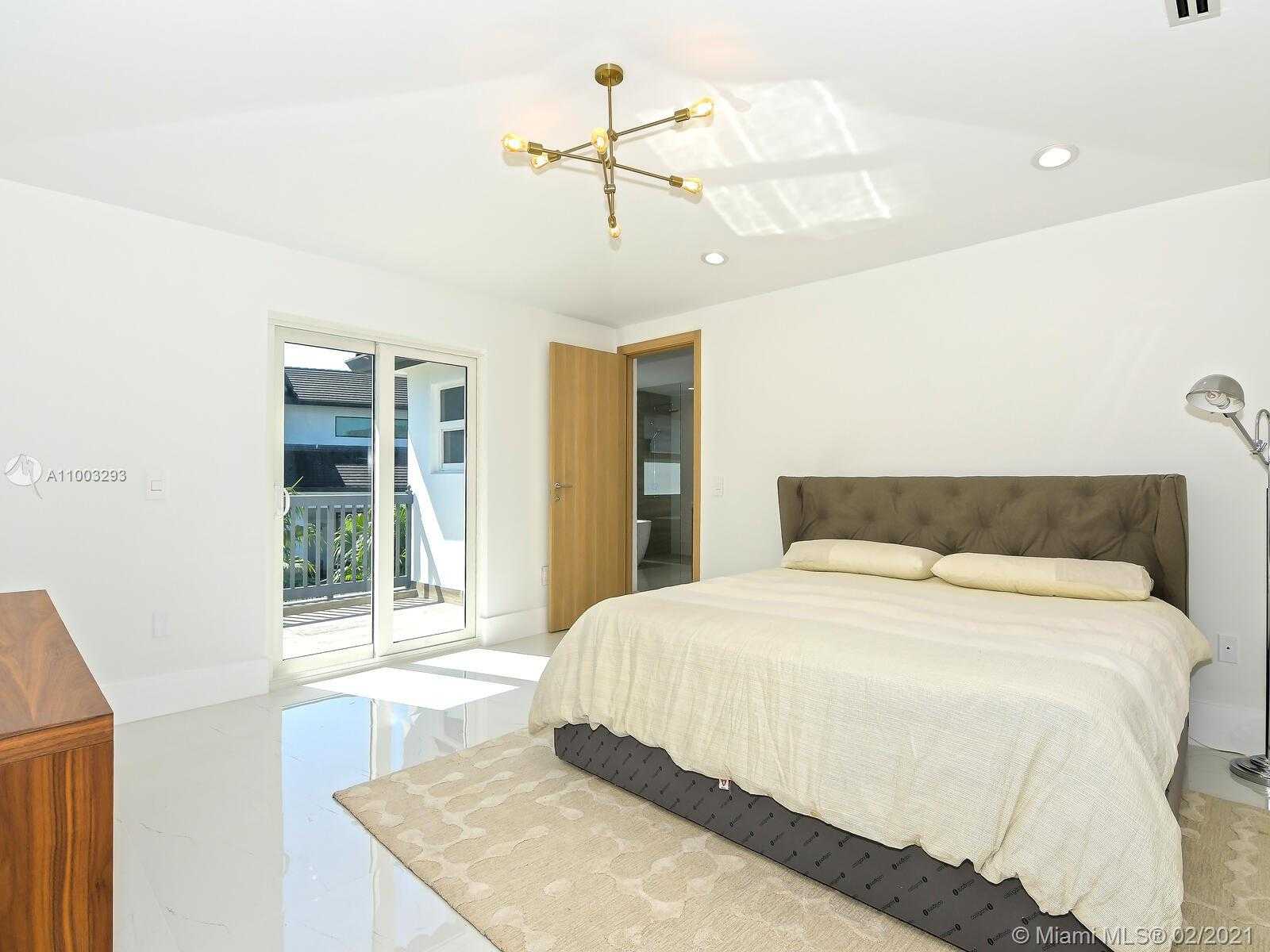 Small Image of 9457 NORTH WEST 54TH DORAL CIR LN, Doral Number 18