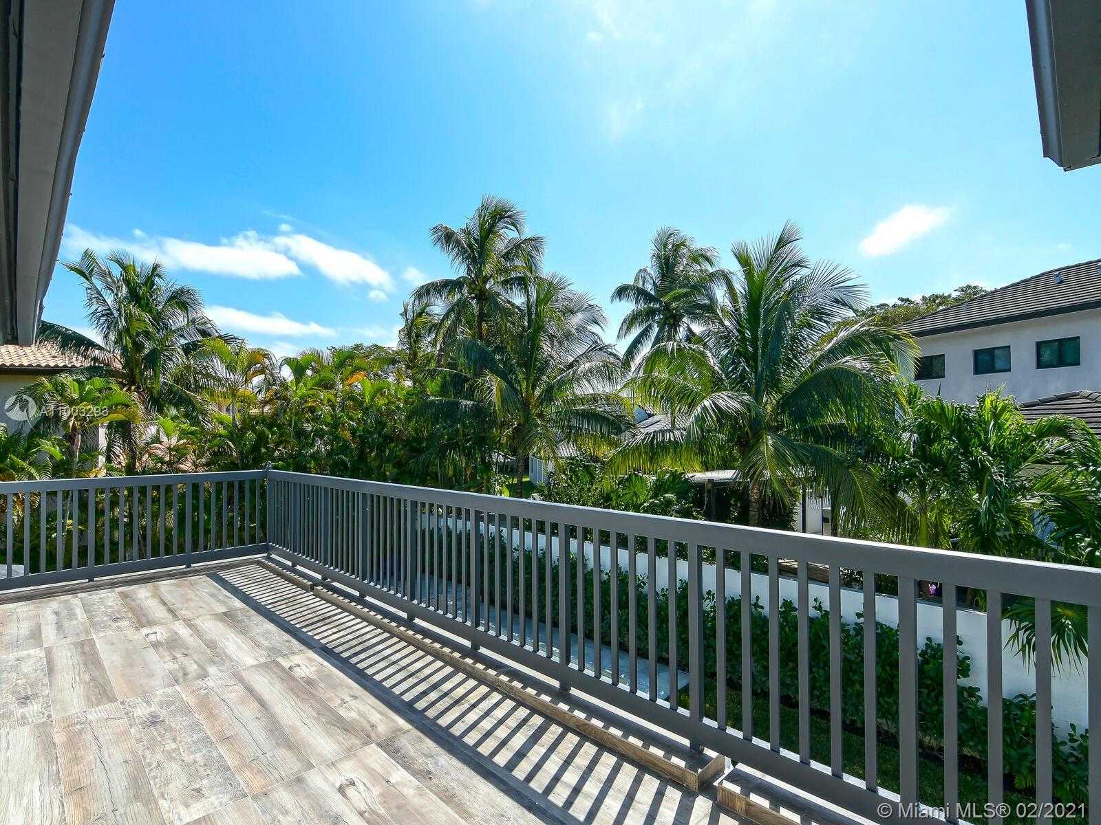 Small Image of 9457 NORTH WEST 54TH DORAL CIR LN, Doral Number 20