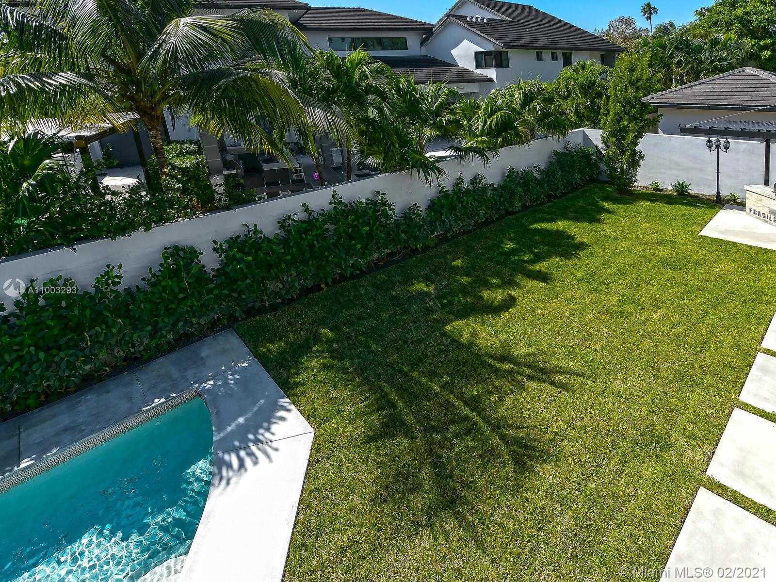 Small Image of 9457 NORTH WEST 54TH DORAL CIR LN, Doral Number 21