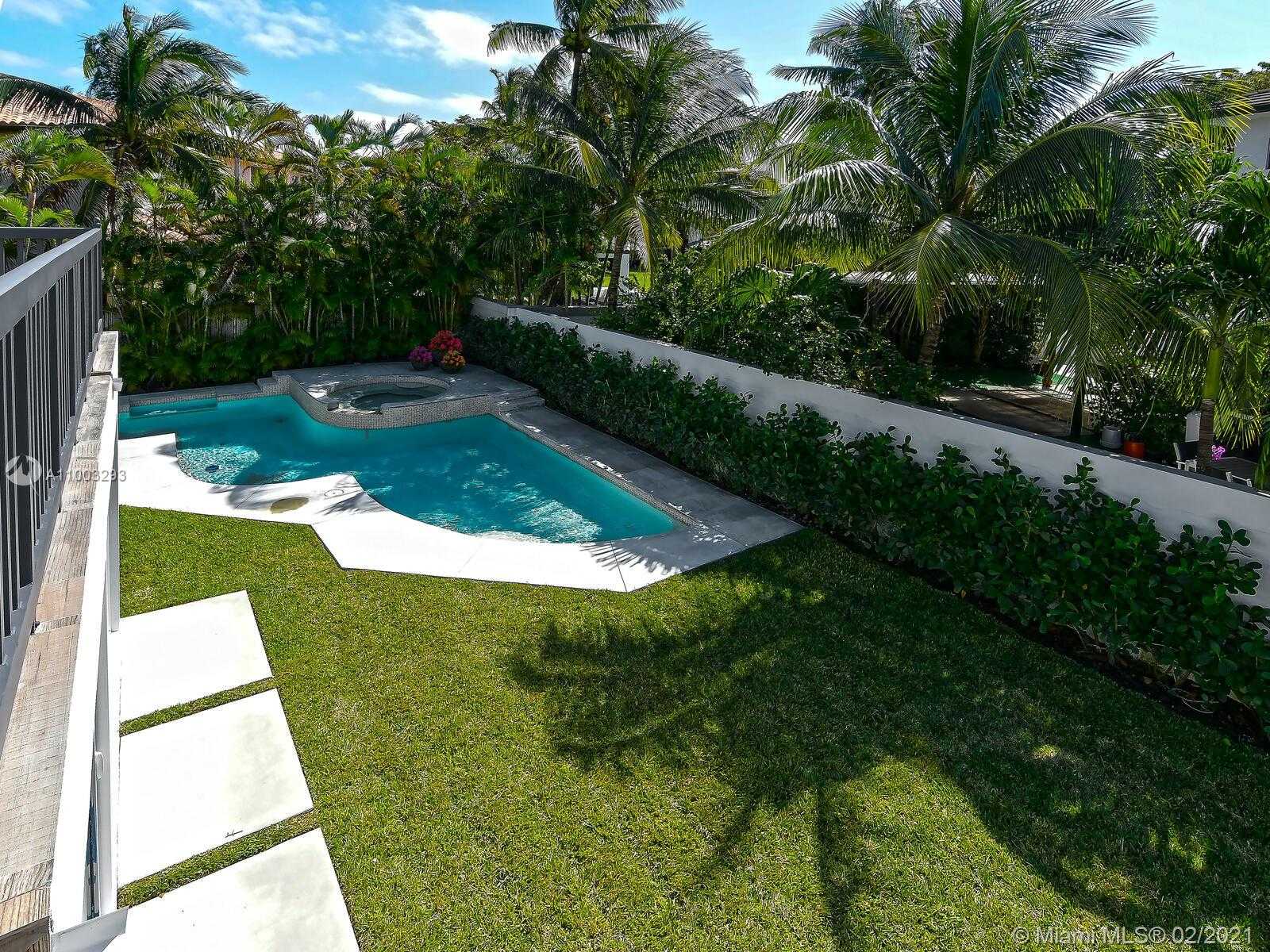 Small Image of 9457 NORTH WEST 54TH DORAL CIR LN, Doral Number 22