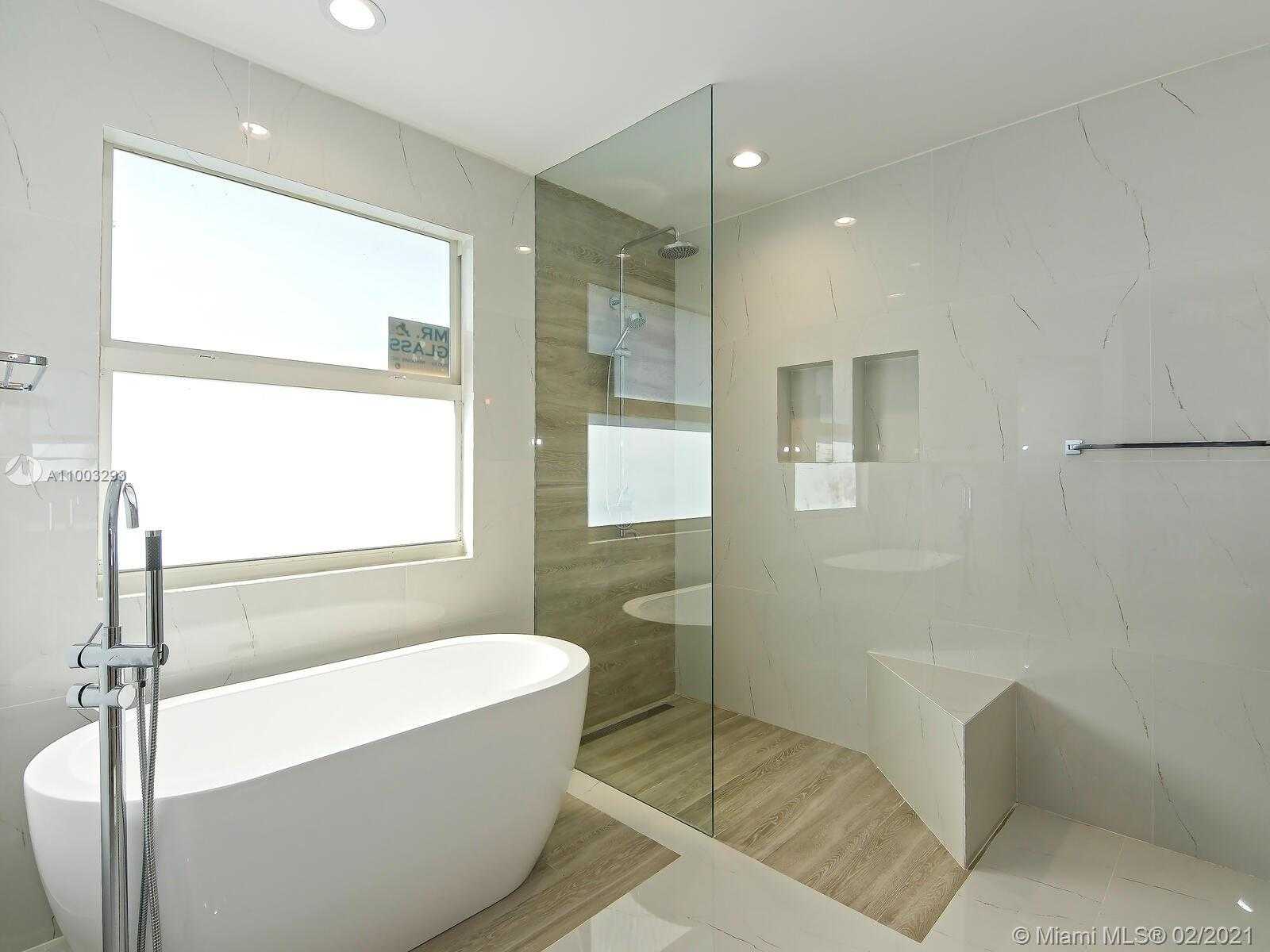Small Image of 9457 NORTH WEST 54TH DORAL CIR LN, Doral Number 23