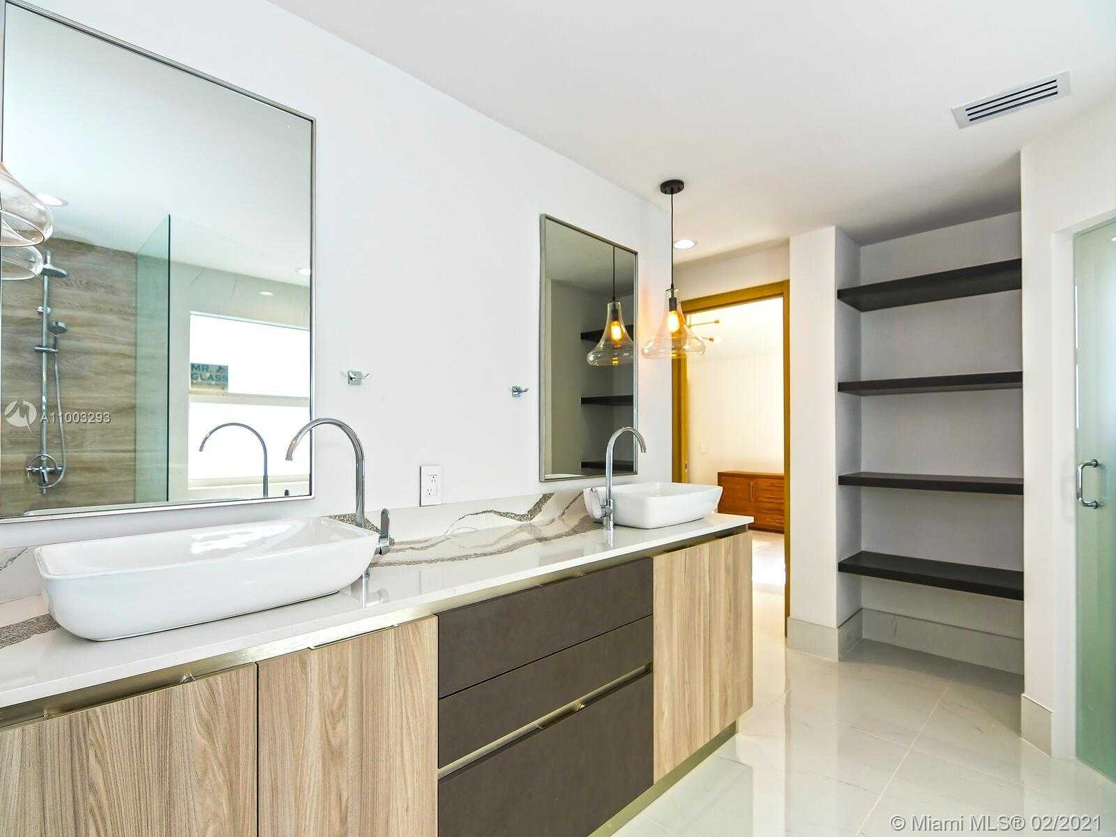 Small Image of 9457 NORTH WEST 54TH DORAL CIR LN, Doral Number 24