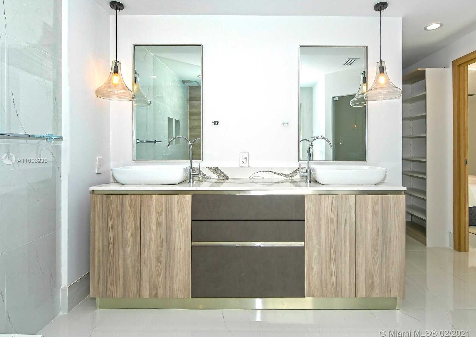 Small Image of 9457 NORTH WEST 54TH DORAL CIR LN, Doral Number 25