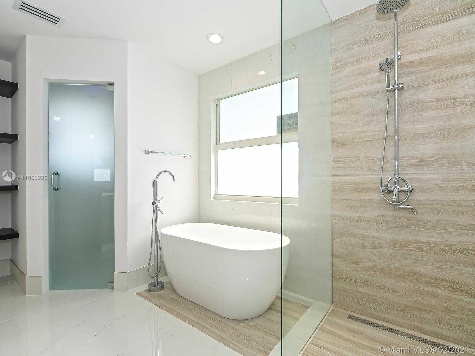 Small Image of 9457 NORTH WEST 54TH DORAL CIR LN, Doral Number 26