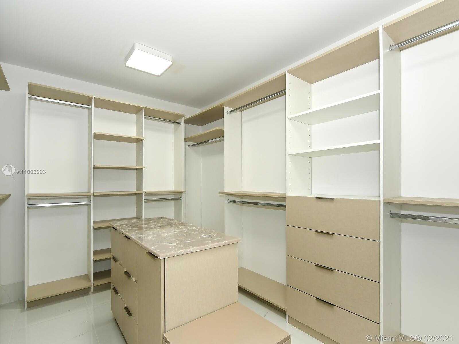 Small Image of 9457 NORTH WEST 54TH DORAL CIR LN, Doral Number 27