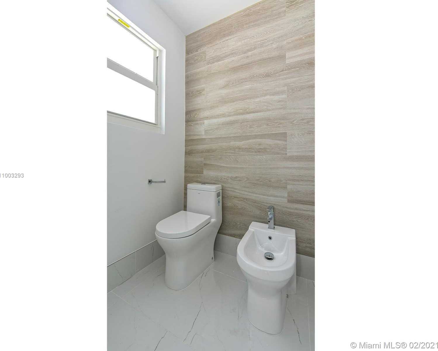 Small Image of 9457 NORTH WEST 54TH DORAL CIR LN, Doral Number 29