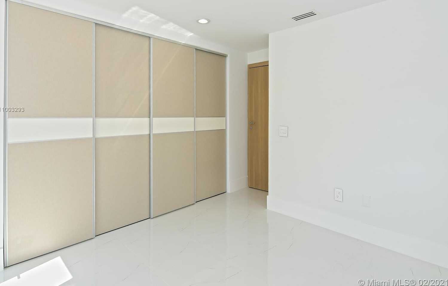 Small Image of 9457 NORTH WEST 54TH DORAL CIR LN, Doral Number 30