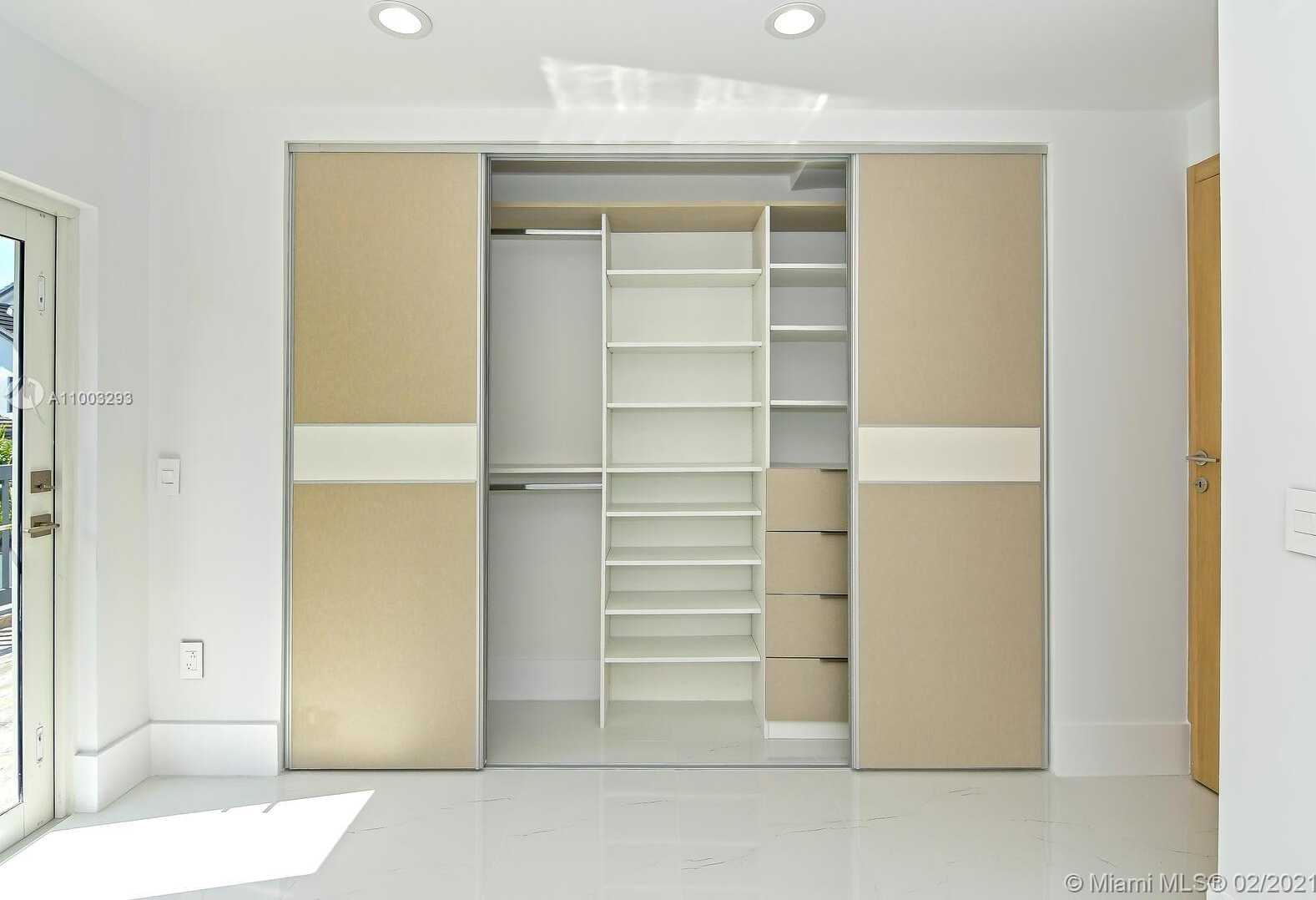Small Image of 9457 NORTH WEST 54TH DORAL CIR LN, Doral Number 31
